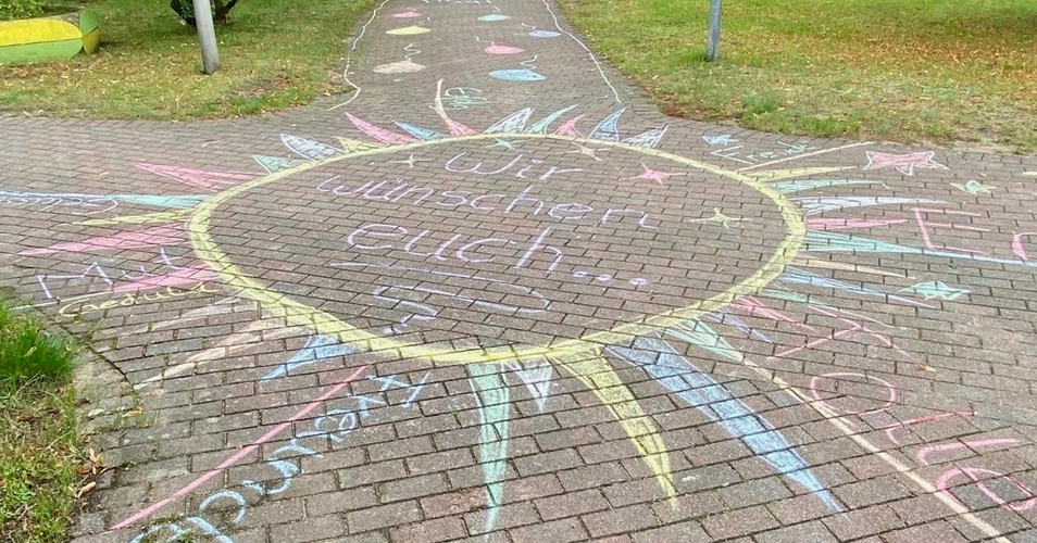 Kreidebilder auf dem Schulweg